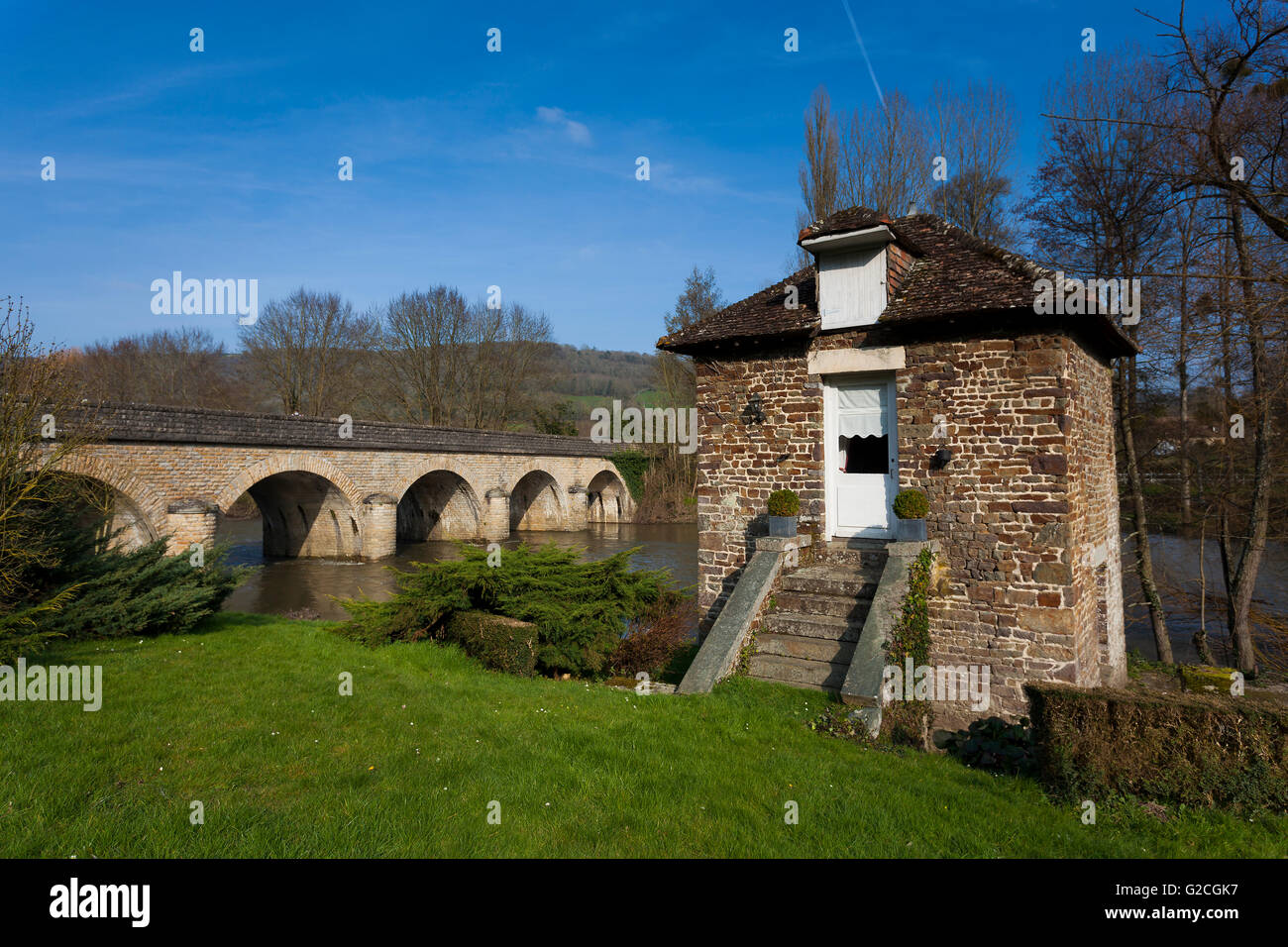 Brücke und Fluss Orne, Clecy, Schweizer Normandie, Normandie, Frankreich Stockfoto