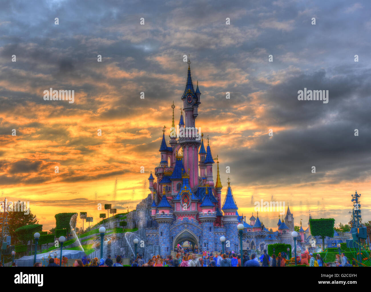 Disneyland Paris bei Sonnenuntergang Stockfoto
