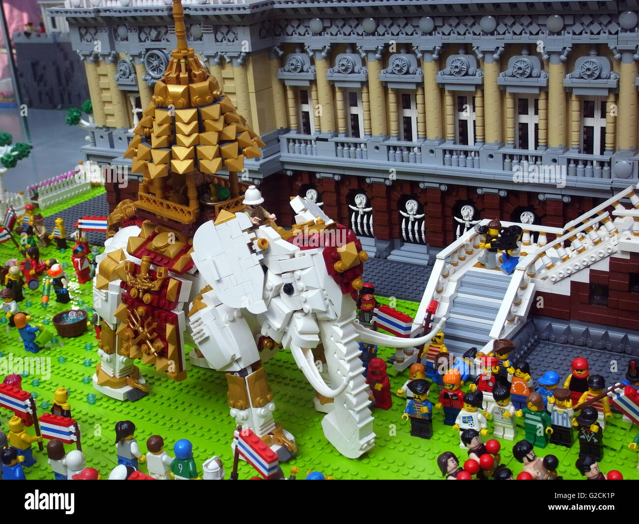 LEGO Modell Thailand Landschaft Bauspaß Tempel traditionellen alten  Heiligen Hauses Kaiserpalast Spielzeug tagsüber Elefant weiße Menschen c  Stockfotografie - Alamy