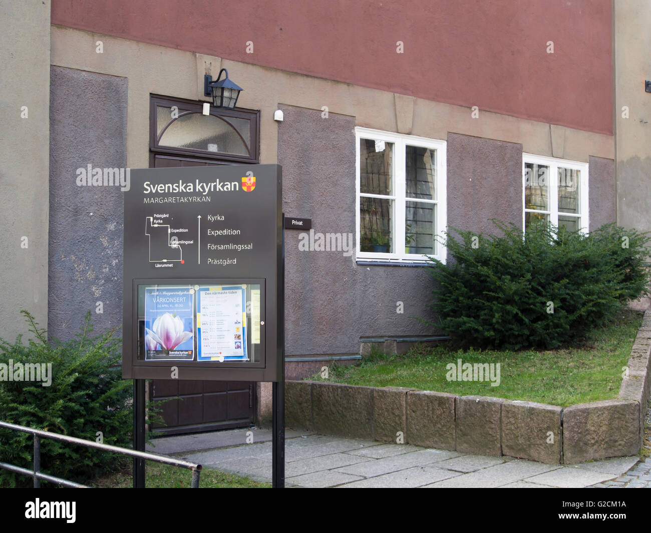 Schwedische Kirche in Oslo Norwegen, Margaretakyrkan, Info-Tafel vor der Kirche Stockfoto