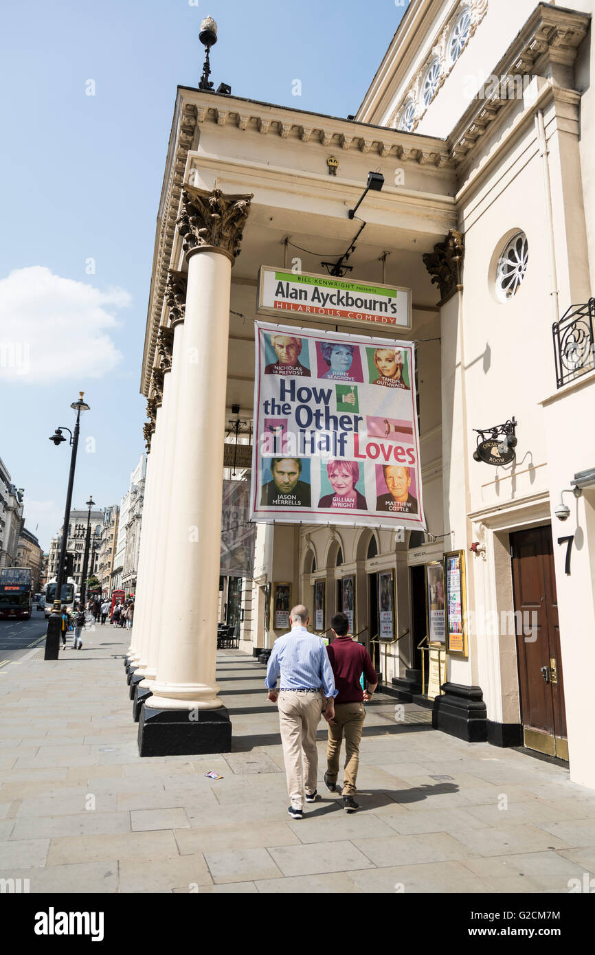 Alan Aykbourns "wie die andere Hälfte liebt" in The Theatre Royal, Haymarket, London, UK Stockfoto