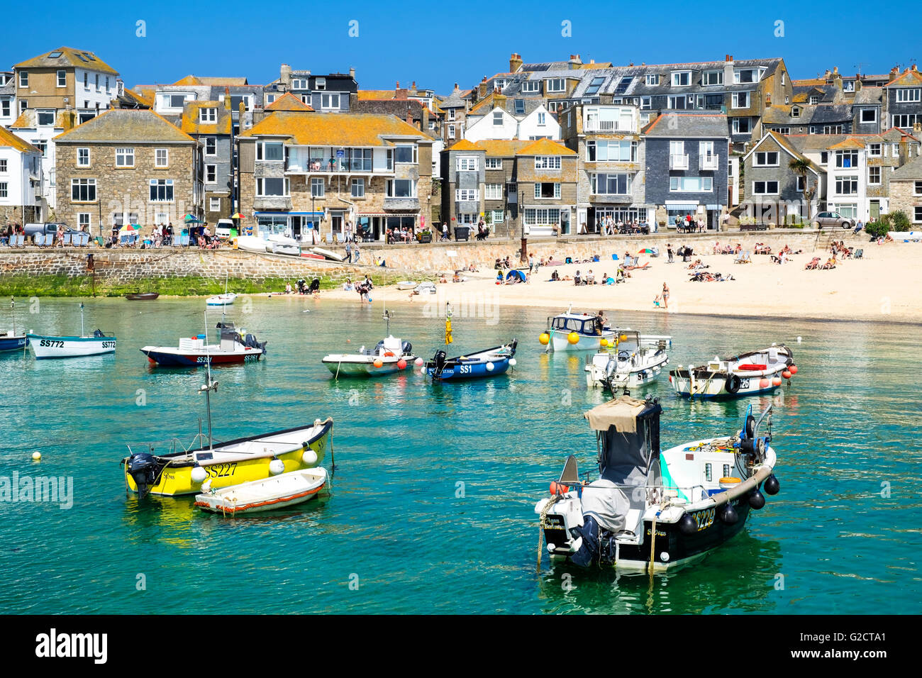 Angelboote/Fischerboote im Hafen bei Flut St.Ives, Cornwall, England, UK Stockfoto