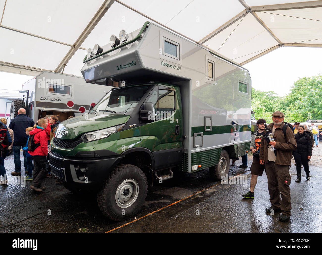 Ein Expeditionsfahrzeug, basierend auf einem Iveco Auto sehen auf der ...