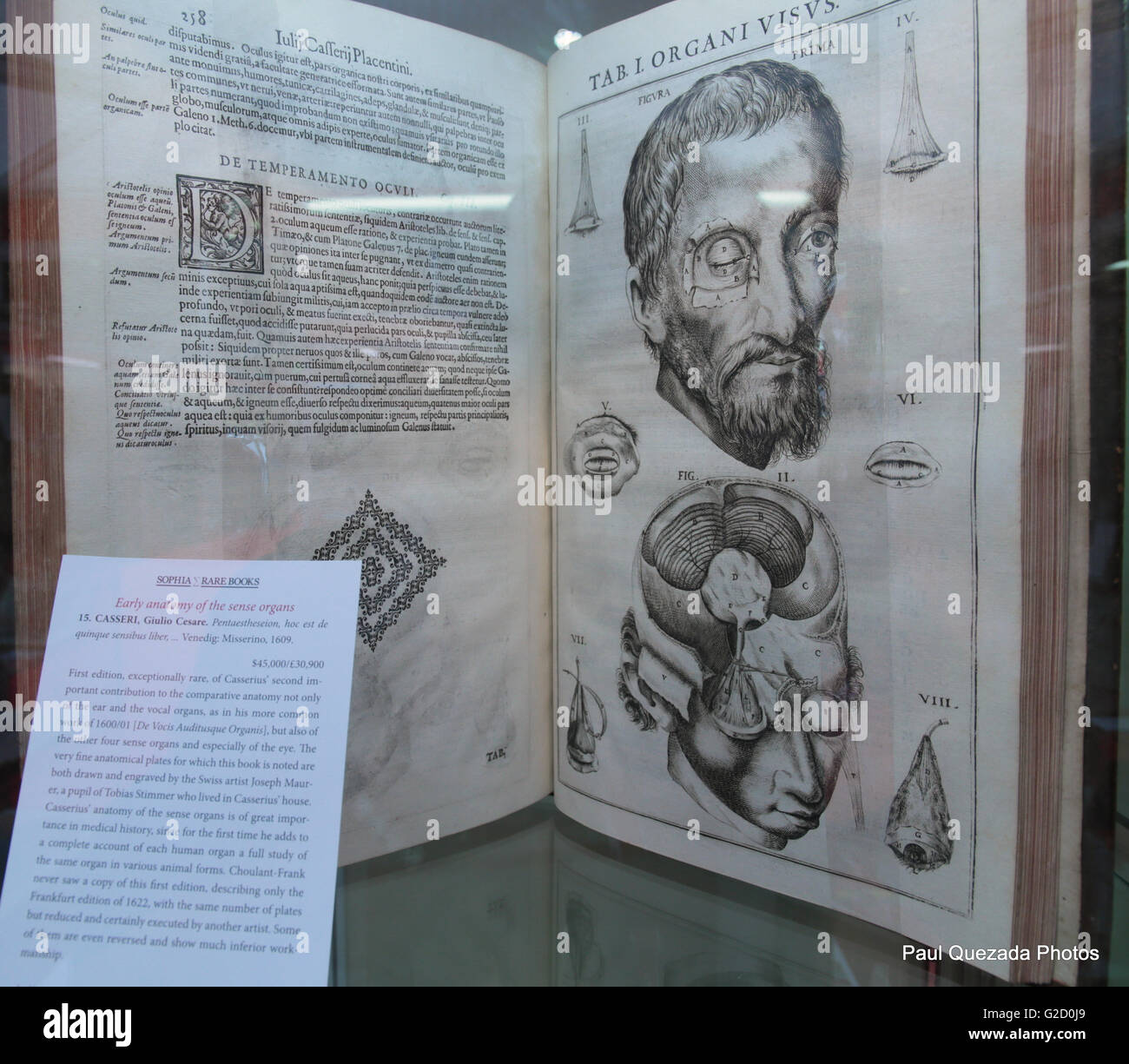 London, UK. 27. Mai 2016. Einer der größten und renommiertesten antiquarischen Buch Messen der Welt, präsentiert seltene, einzigartige und ungewöhnliche Elemente von 180 führenden britischen und internationalen Händlern. Erste Ausgabe außerordentlich selten, von Casserioussecond wichtigen Beitrag zur vergleichenden Anatomie nicht nur des Ohrs und der Stimmorgane, aber auch die anderen vier Sinnesorgane und speziell des Auges Credit: Paul Quezada-Neiman/Alamy Live News Stockfoto