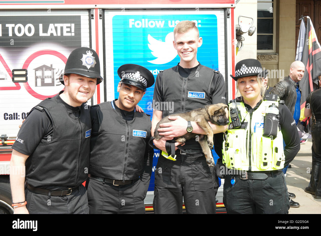 Birmingham-UK, 28. Mai 2016. Menschen in helle Kleidung für Pride Karneval. Bildnachweis: Terry Mason / Alamy Live News Stockfoto