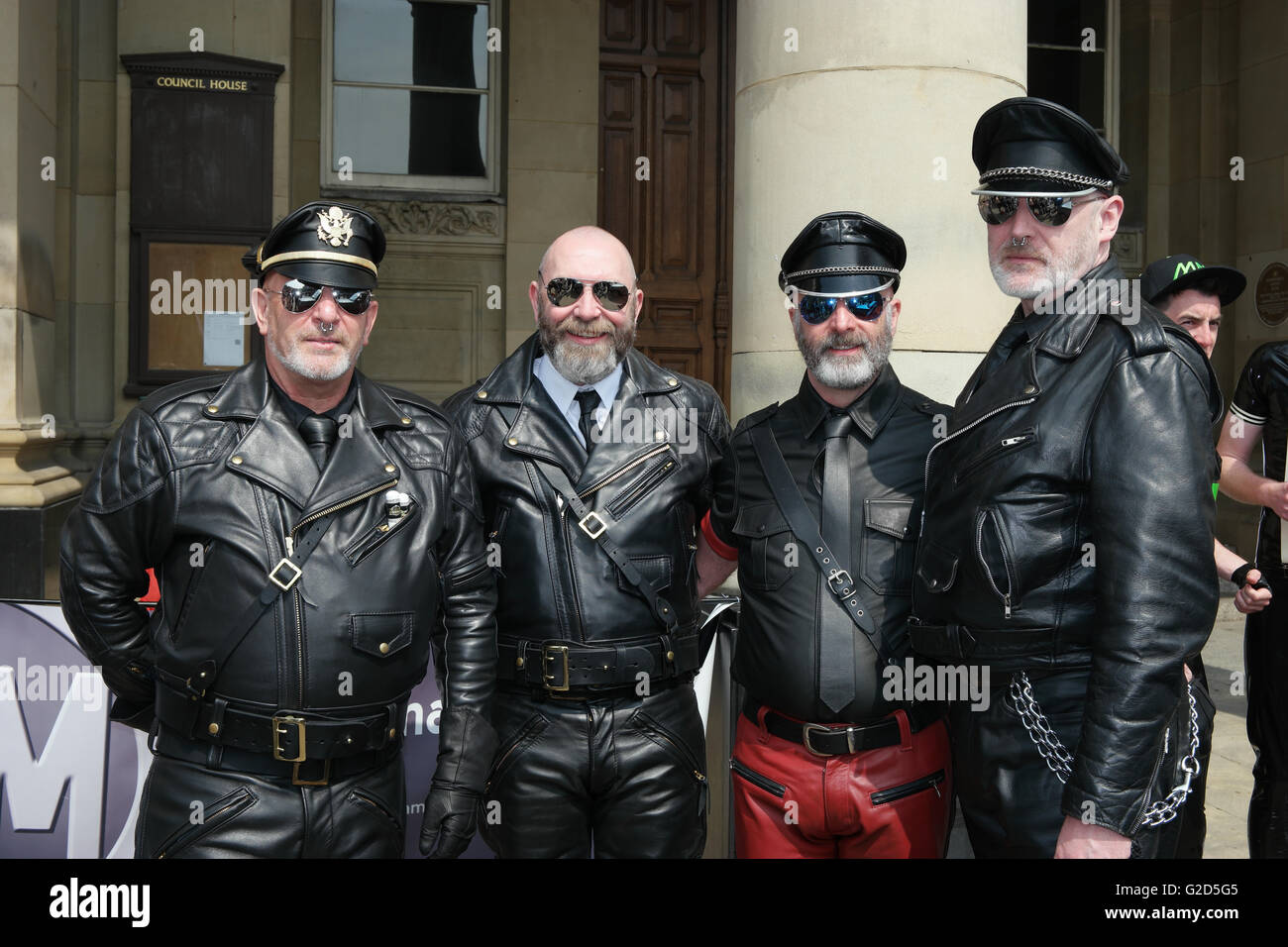 Birmingham-UK, 28. Mai 2016. Menschen in helle Kleidung für Pride Karneval. Bildnachweis: Terry Mason / Alamy Live News Stockfoto