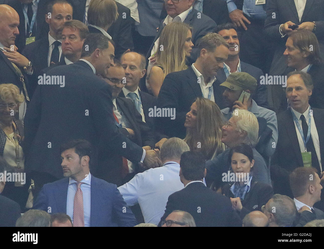 Mailand, Italien. 28. Mai 2016. König Felipe von Spanien grüßt Schauspieler Richard GERE und seine Freundin Alejandra Silva REAL MADRID - ATLETICO MADRID Fussball UEFA Champions League, Finale, Milano, Italien, 28. Juni 2016 CL Saison 2015/2016 Credit: Peter Schatz / Alamy Live News Stockfoto