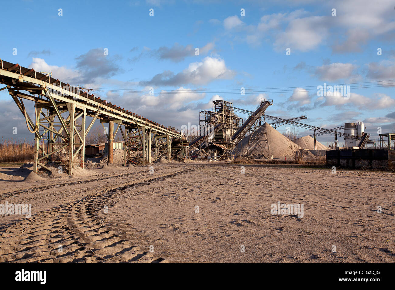 Tagebau und Aufbereitungsanlage für Schotter, Sand und Kies in den Straßen und Bauindustrie verwendet werden Stockfoto