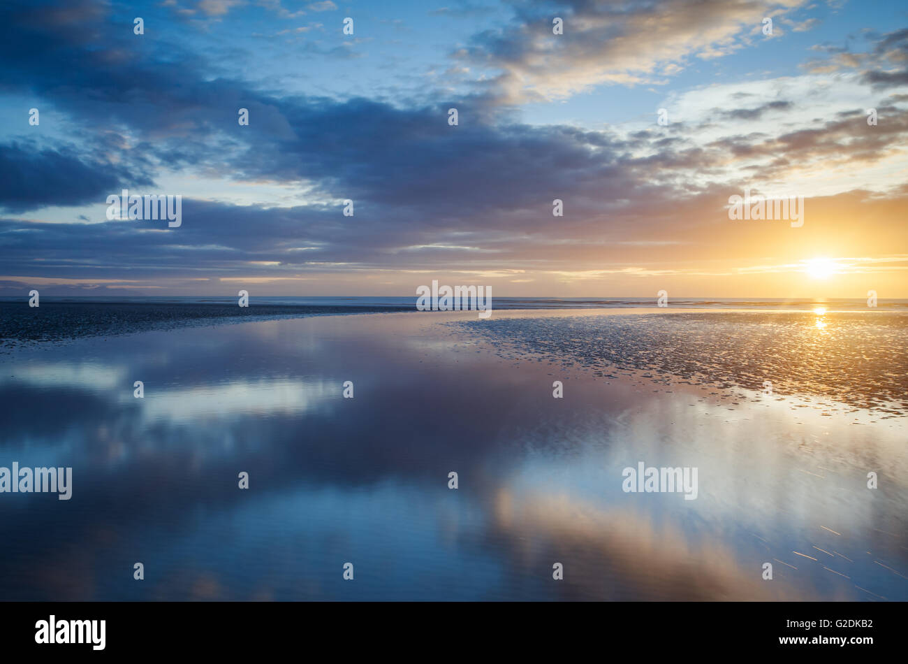 Schöne bunte Sonnenaufgang über Irlands Ostküste in der Nähe von Craon County Meath Stockfoto