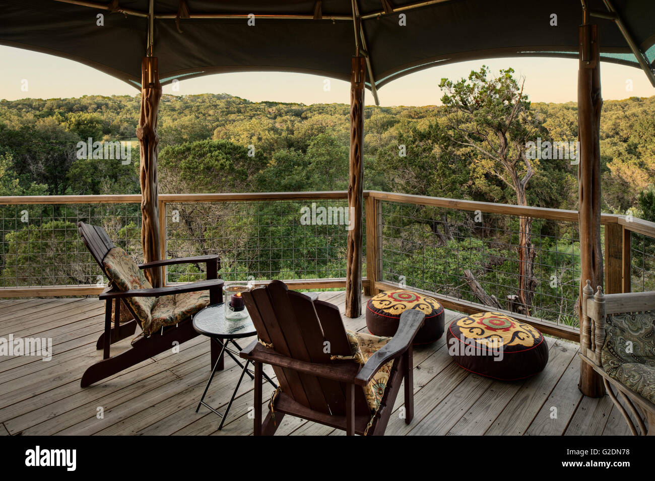 Veranda des Luxus-Camping-Zelt Stockfoto