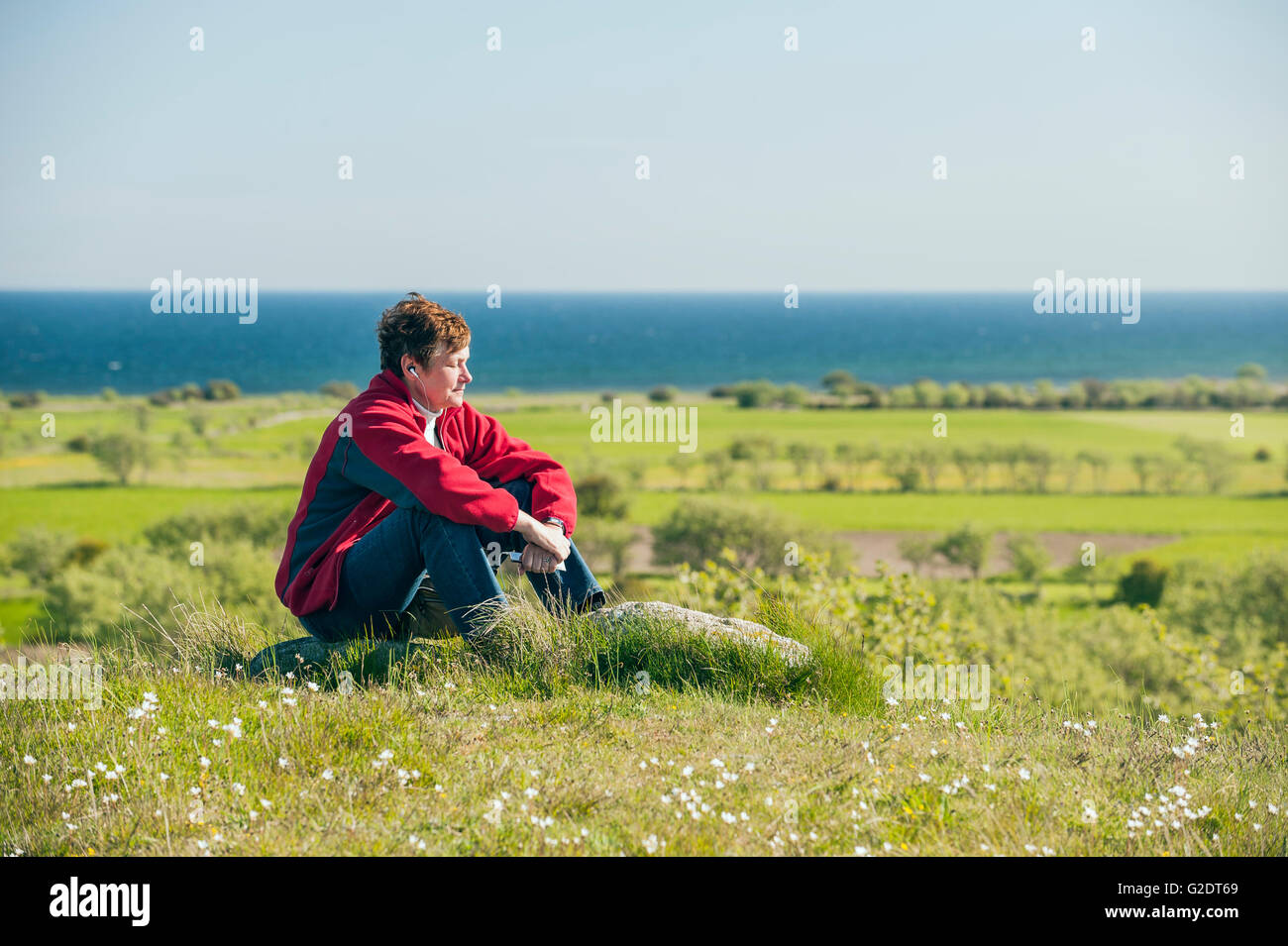 Frau im freien Hörbuch anhören. Gotland, Schweden Stockfoto