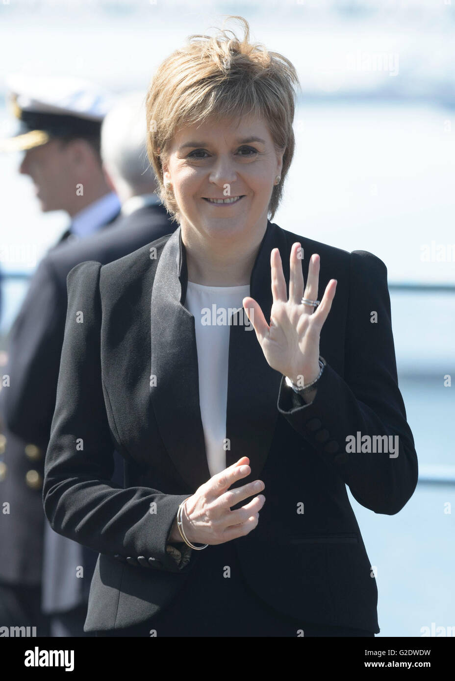 Erste Minister Nicola Sturgeon am Hawes Pier in South Queensferry in der Nähe von Edinburgh, an einer Zeremonie anlässlich die Hundertjahrfeier der Schlacht von Jütland. Stockfoto