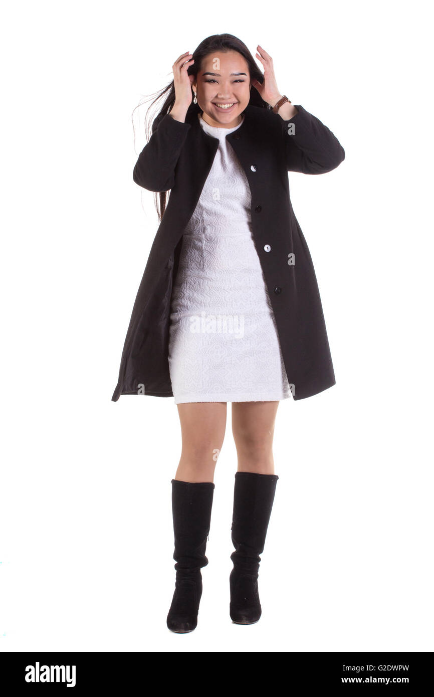 Schönheit-orientalische Frau-Mode-Modell in Mode Mantel posiert im Studio. Stockfoto