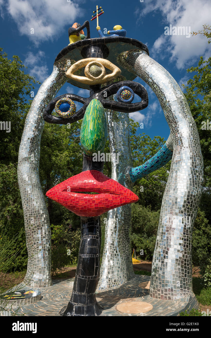 Bunte Skulptur Im Giardino Dei Tarocchi Oder Im Garten Des Tarot