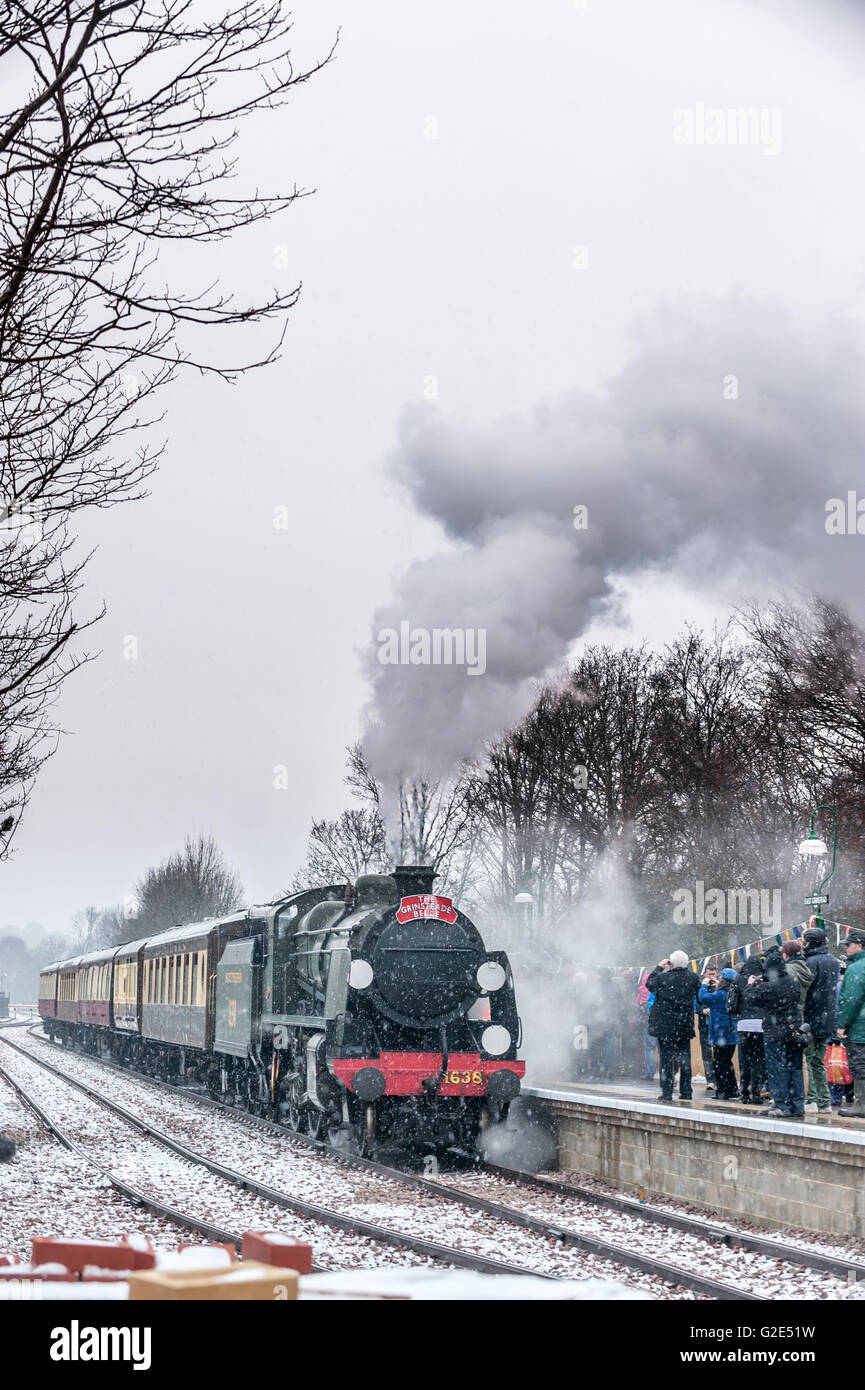 Wiedereröffnung der Bluebell Railway, East Grinstead. Grinsteade Belle ist die erste Dampflokomotive, East Grinstea zu erreichen Stockfoto