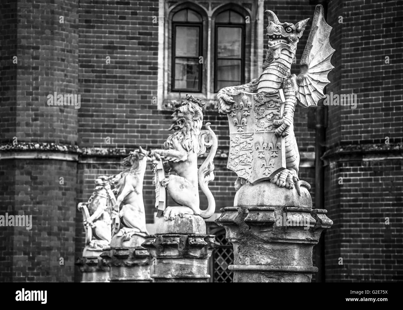Stein-Statuen in Hampton Court. Schwarz und weiß. Stockfoto