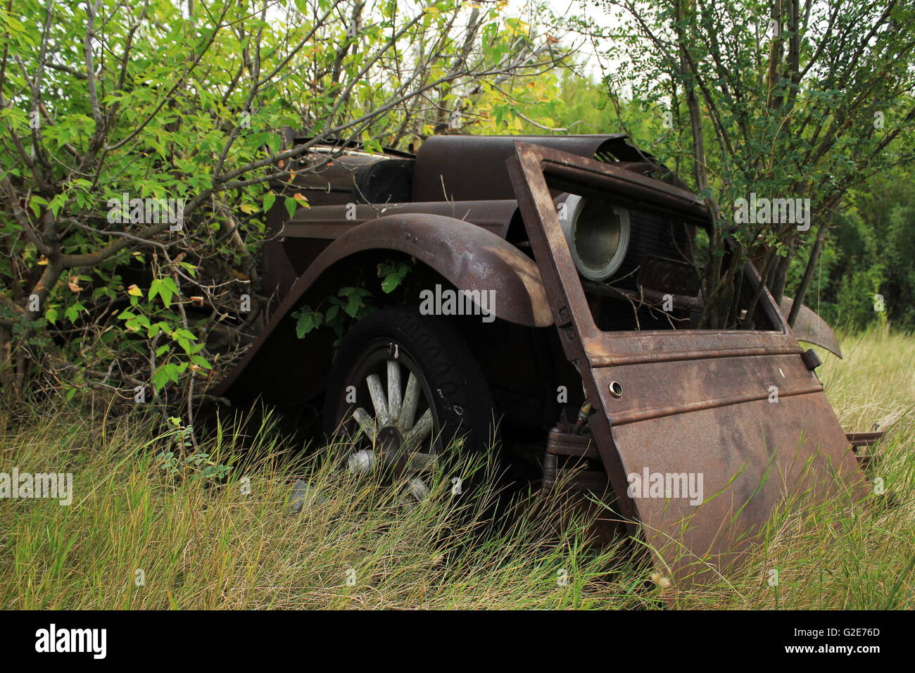Perforation Von Korrosion Alter Auto ` S Schwelle Stockfoto - Bild von  auslegung, gebrochen: 97515634
