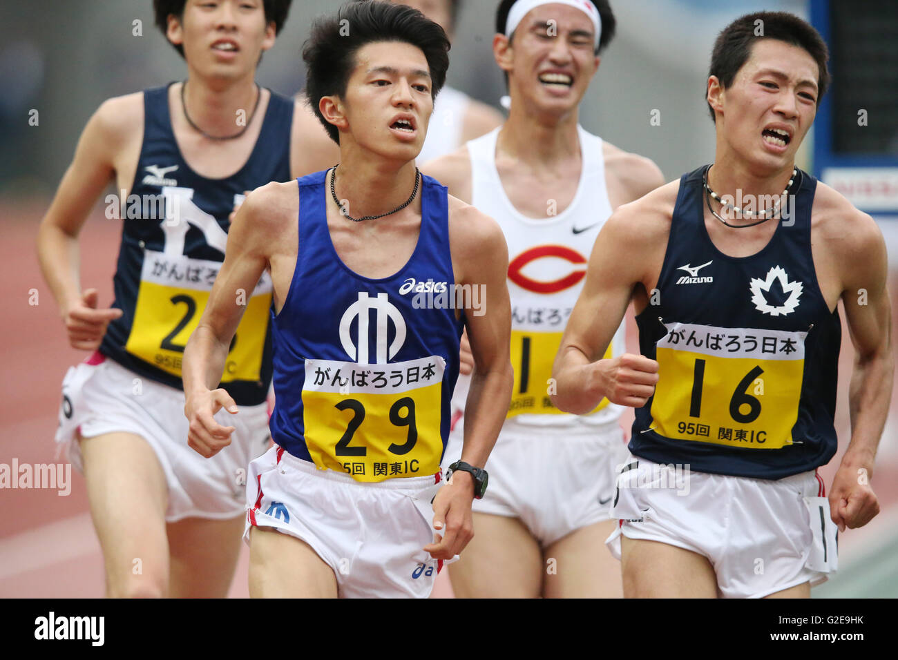 Nissan Stadium, Kanagawa, Japan. 19. Mai 2016. (L, R) Takuya Nishizawa Englisch, Hideaki Sumiyoshi, 19. Mai 2016 - Leichtathletik: Die 95. Kanto Universität Leichtathletik Meisterschaft Männer 10000 m Finale Nissan Stadium, Kanagawa, Japan. © AFLO SPORT/Alamy Live-Nachrichten Stockfoto
