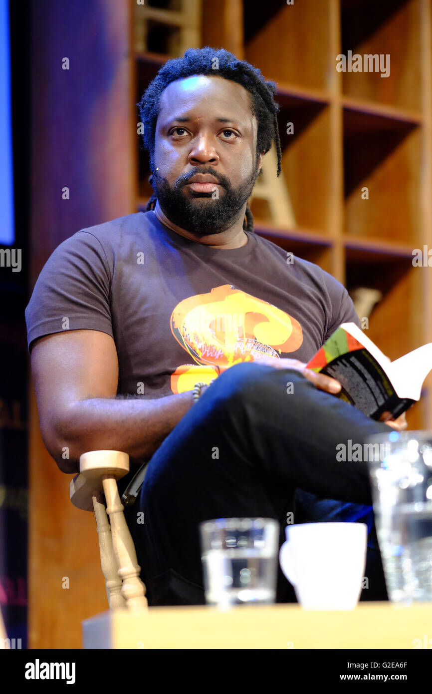Heu-Festival, Wales, UK Mai 2016. Autor und 2015 Man Booker Prize Gewinner Marlon James auf der Bühne das Hay-Festival reden über seinen Roman A kurze Geschichte von sieben Morde. Stockfoto