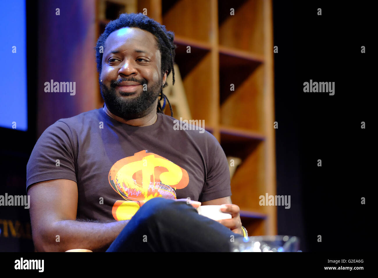 Heu-Festival, Hay on Wye, Wales, UK Mai 2016. Autor und 2015 Man Booker Prize Gewinner Marlon James auf der Bühne das Hay-Festival reden über seinen Roman A kurze Geschichte von sieben Morde. Stockfoto