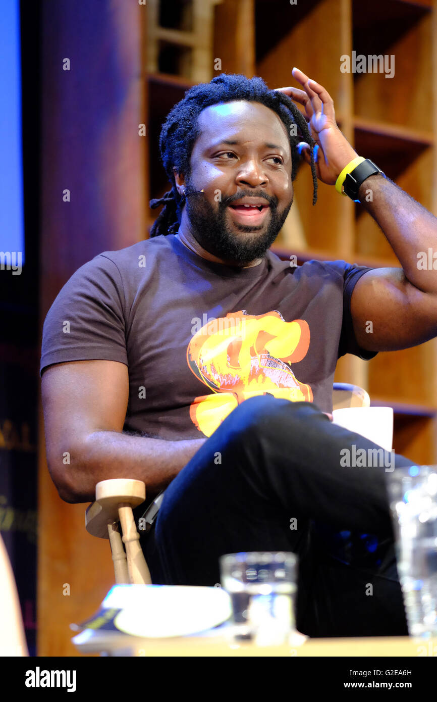 Hay on Wye, Wales, UK. 29. Mai 2016. Autor und 2015 Man Booker Prize Gewinner Marlon James auf der Bühne das Hay-Festival reden über seinen Roman A kurze Geschichte von sieben Morde. Stockfoto