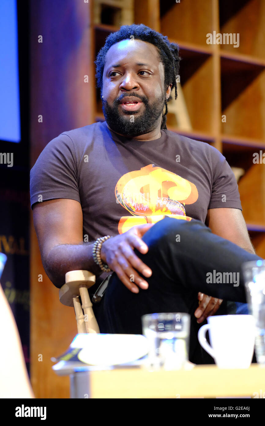 Heu-Festival, Hay on Wye, Wales, UK Mai 2016. Autor und 2015 Man Booker Prize Gewinner Marlon James auf der Bühne das Hay-Festival reden über seinen Roman A kurze Geschichte von sieben Morde. Stockfoto