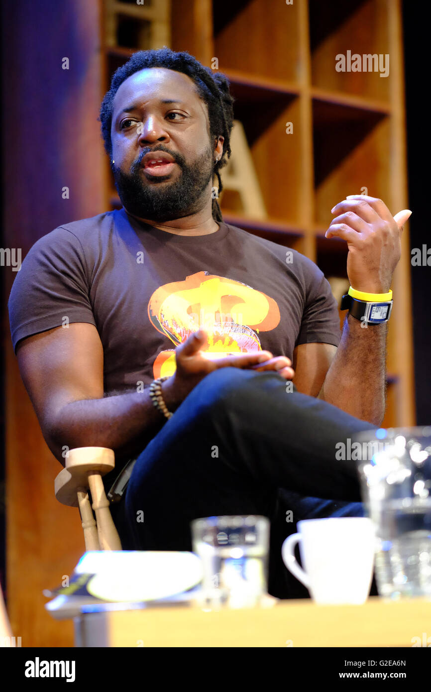 Heu-Festival, Wales, UK Mai 2016. Autor und 2015 Man Booker Prize Gewinner Marlon James auf der Bühne das Hay-Festival reden über seinen Roman A kurze Geschichte von sieben Morde. Stockfoto
