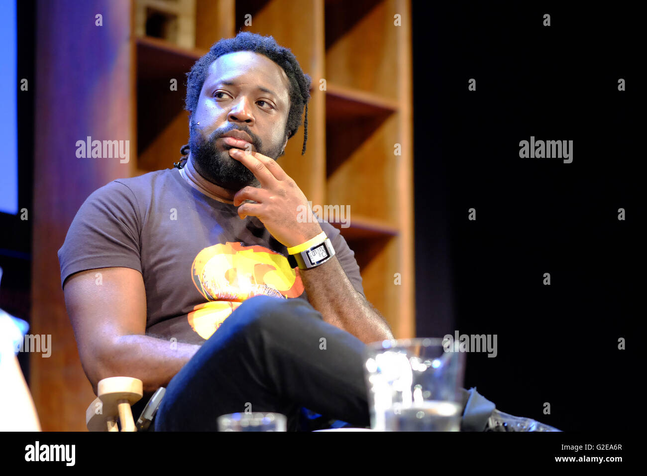 Heu-Festival, Wales, UK Mai 2016. Autor und 2015 Man Booker Prize Gewinner Marlon James auf der Bühne das Hay-Festival reden über seinen Roman A kurze Geschichte von sieben Morde. Stockfoto