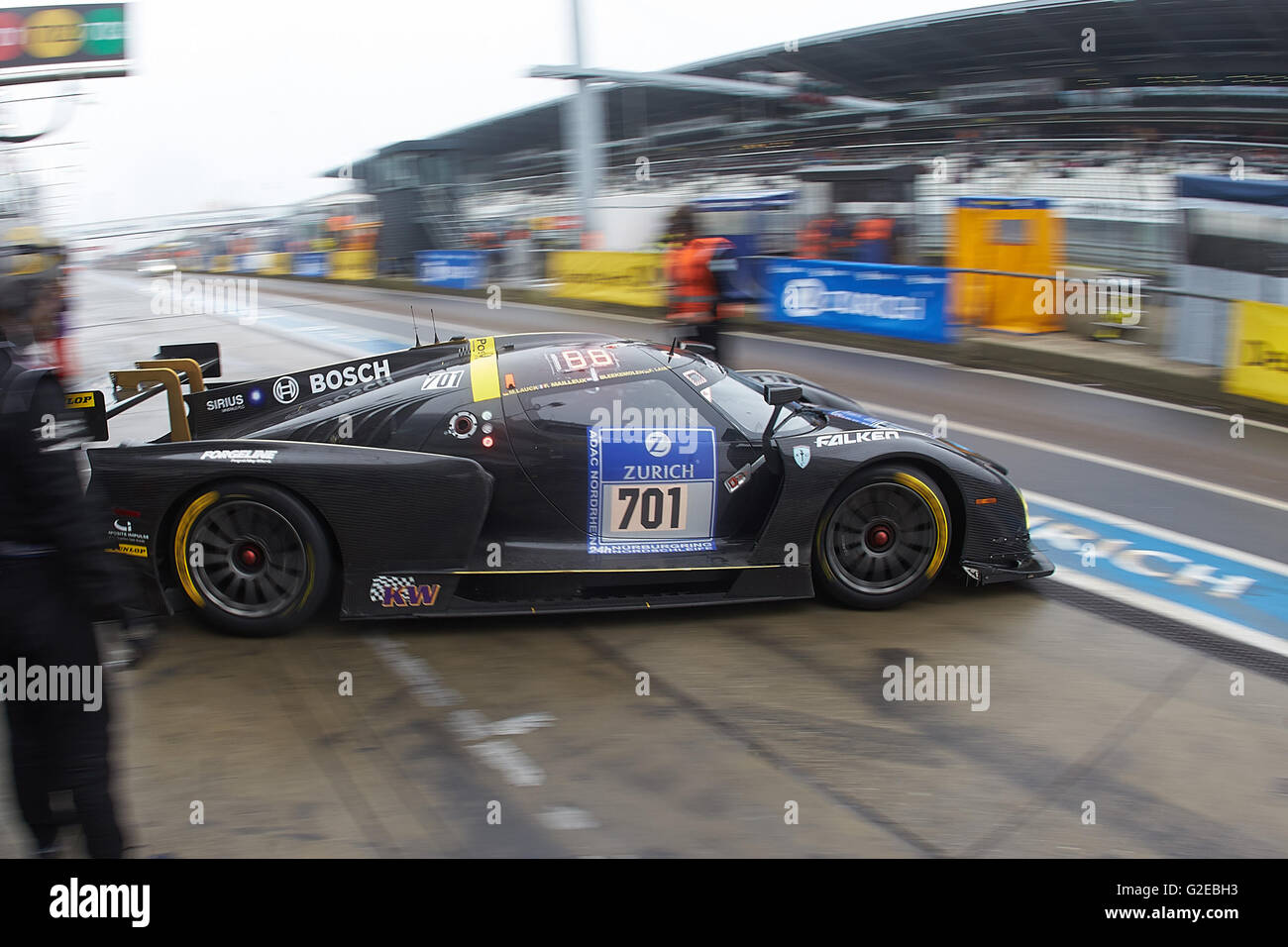 Nuerburg, Deutschland. 29. Mai 2016. Die SGC 003 von Team Scuderia Cameron Glickenhaus mit Manuel Lauck, Franck Mailleux, Jeroen Bleekemolen und Felipe Laser bei einem Boxenstopp während der 24h-Rennen am Nürburgring in Nuerburg, Deutschland, 29. Mai 2016. Foto: THOMAS FREY/Dpa/Alamy Live News Stockfoto