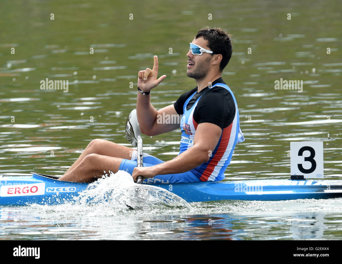 Tschechische Kajakfahrer Josef Dostal (Bild) gewann ein ein-Kilometer-Rennen auf der ICF (International Canoe Federation) Kanu Sprint-WM in Racice, gefolgt von deutschen Max Hoff und dänischen Rene Poulsen in Racice, Tschechische Republik, Mai 28. 2016. (CTK Foto/Libor Zavoral) Stockfoto