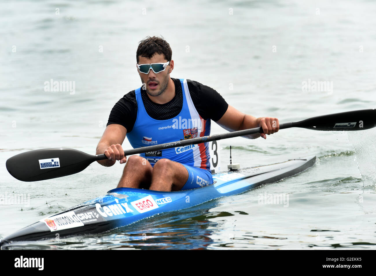 Tschechische Kajakfahrer Josef Dostal (Bild) gewann ein ein-Kilometer-Rennen auf der ICF (International Canoe Federation) Kanu Sprint-WM in Racice, gefolgt von deutschen Max Hoff und dänischen Rene Poulsen in Racice, Tschechische Republik, Mai 28. 2016. (CTK Foto/Libor Zavoral) Stockfoto