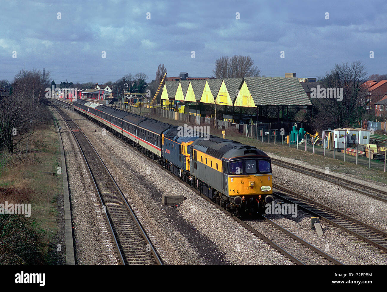 33208 und 33116 arbeiten ein Enthusiast Railtour aus in West Drayton. Stockfoto