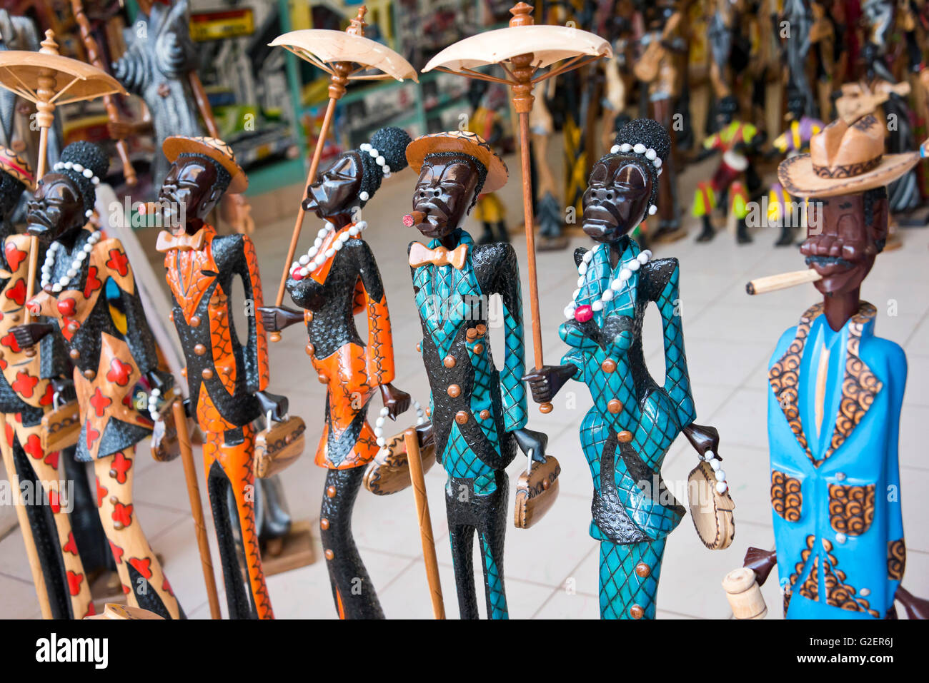 Horizontale Ansicht eines Shops verkaufen Spaß traditionelle Holzpuppen in Trinidad, Kuba. Stockfoto