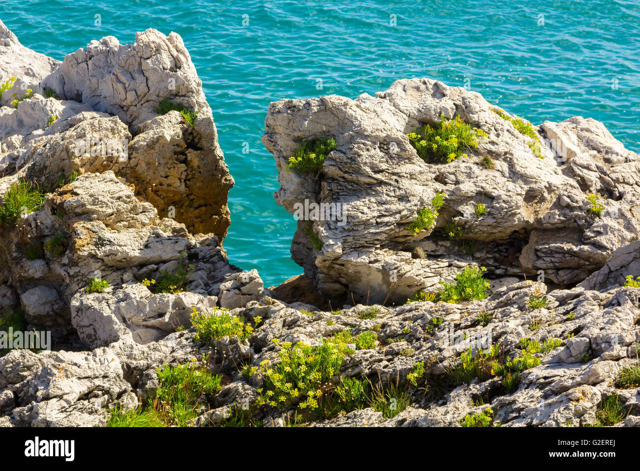 Blaue Grotte entlang dem Kantabrischen Meer Stockfoto