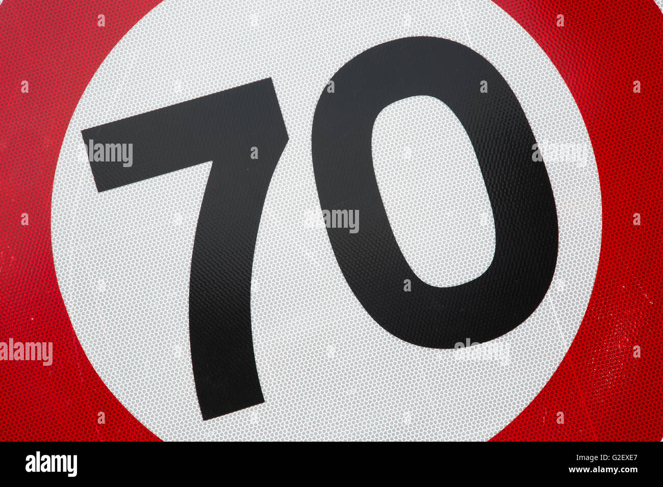 Rot und weiß siebzig Tempolimit Schild Stockfoto