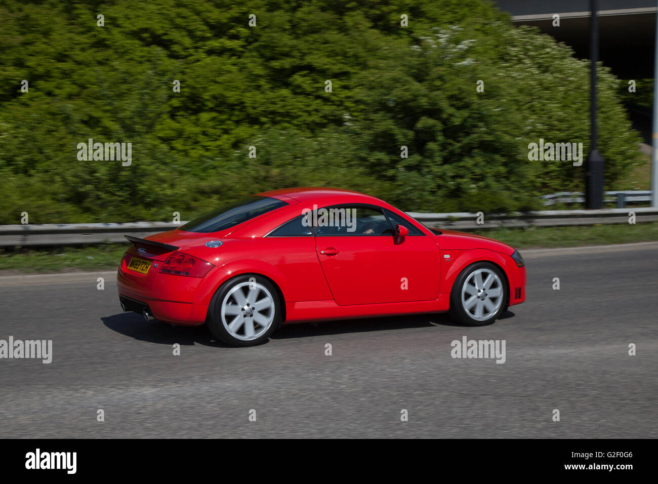 Seitenansicht des Audi TT Coupé 2,0 TFSI 3 Tür an Pendle Power Fest, eine klassische, Veteran und Heritage Motor Show im Nelson & Colne College, Barrowford, Lancashire, UK Stockfoto