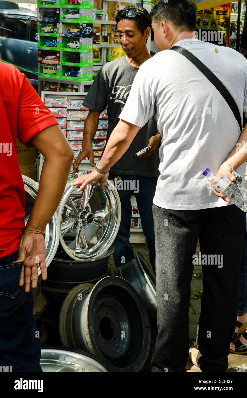 Aluminium-Felgen-Show in automotive Event Tumplek Blek 2016, Jakarta, Indonesien Stockfoto