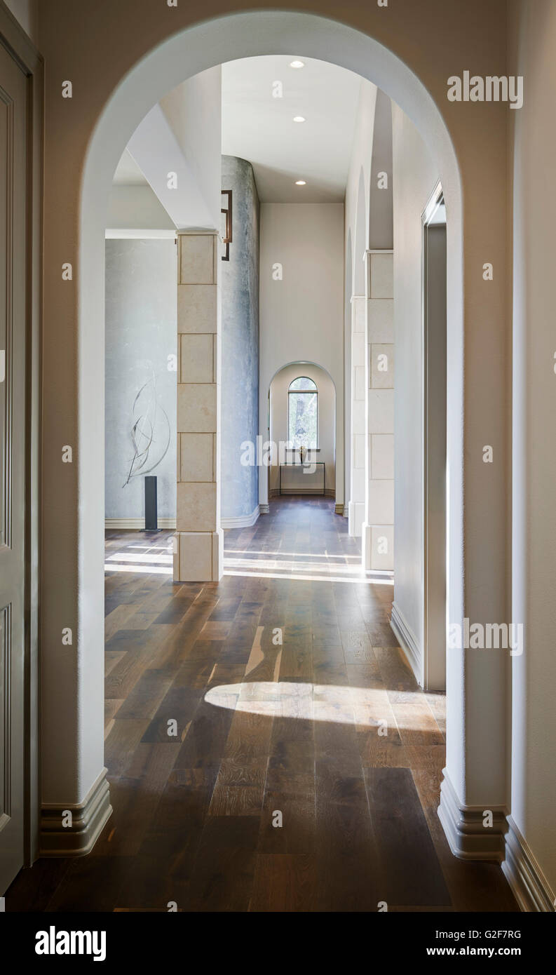 Korridor im Luxus-Haus Stockfoto