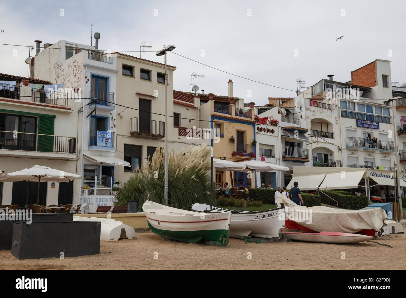 Angelboote/Fischerboote am Ufer, Costa Del Sol, Andalusien in Spanien Stockfoto