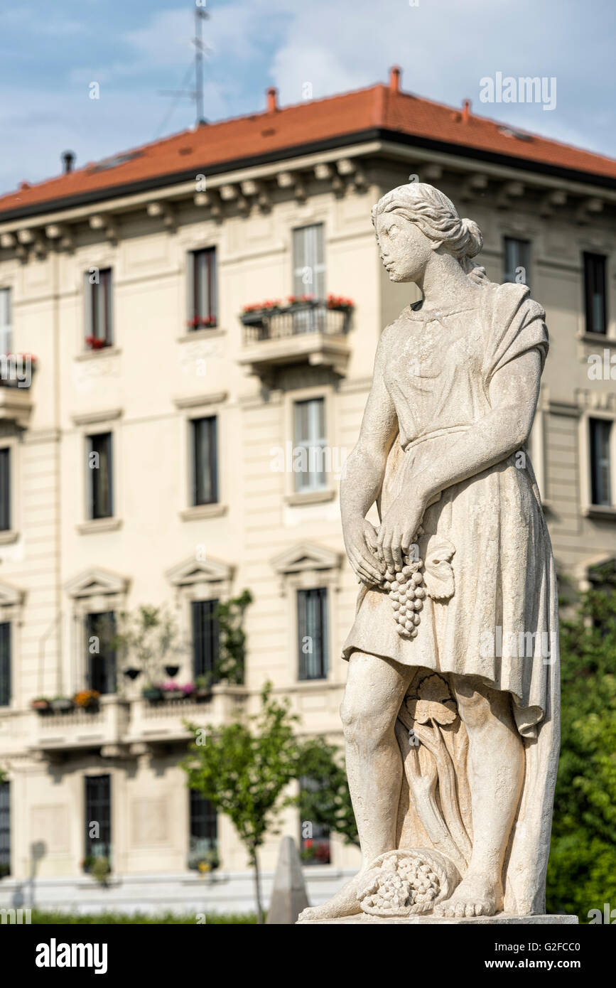 Statue des historischen Brunnen am CItylife (Mailand, Lombardei, Italien) Stockfoto Statue des historischen Brunnen am CItylife (Mailand, Lombardei, Italien) Stockfoto