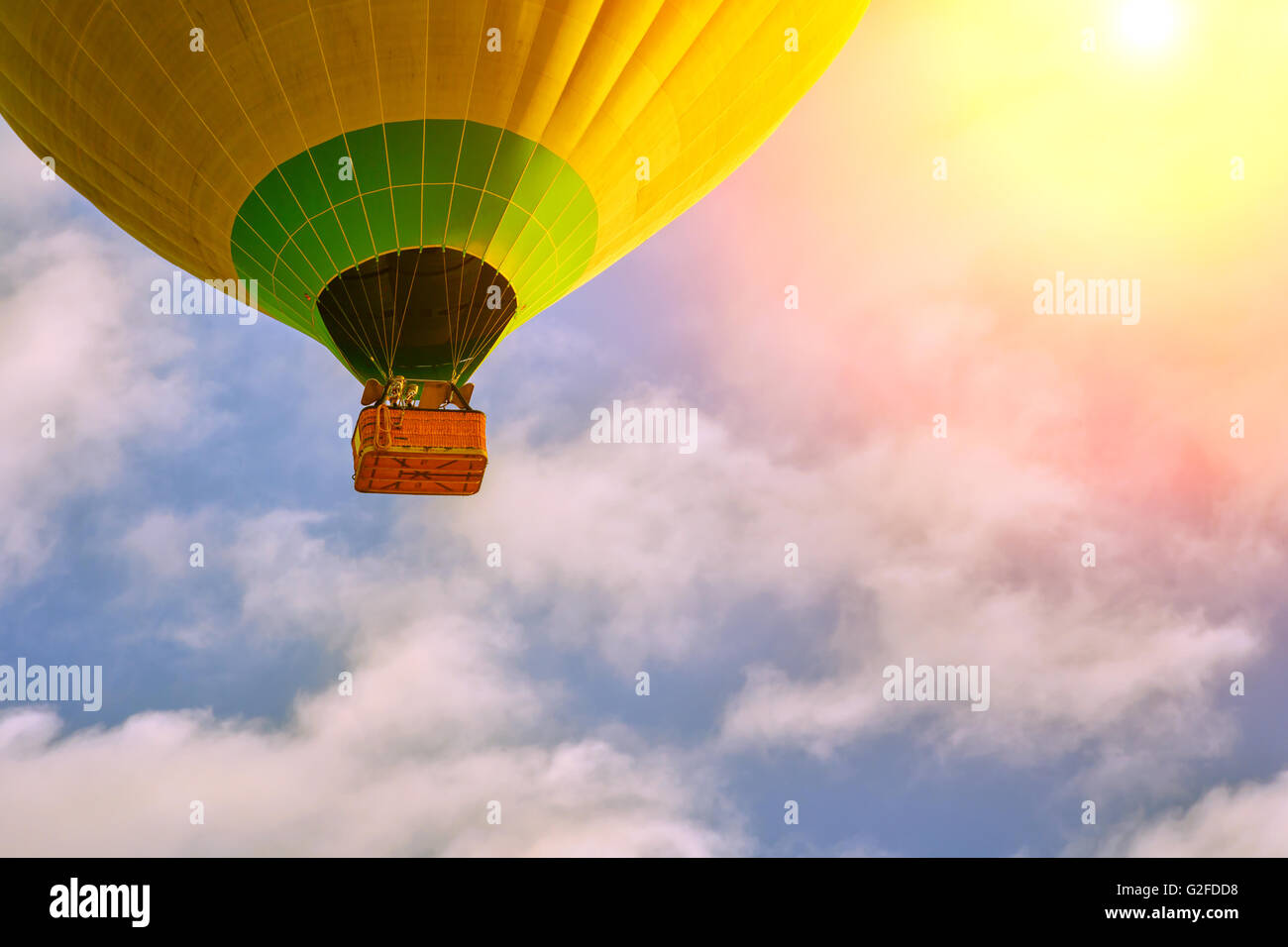Ballon-Silhouette in den Sonnenaufgang Himmel. Kappadokien, Türkei Stockfoto