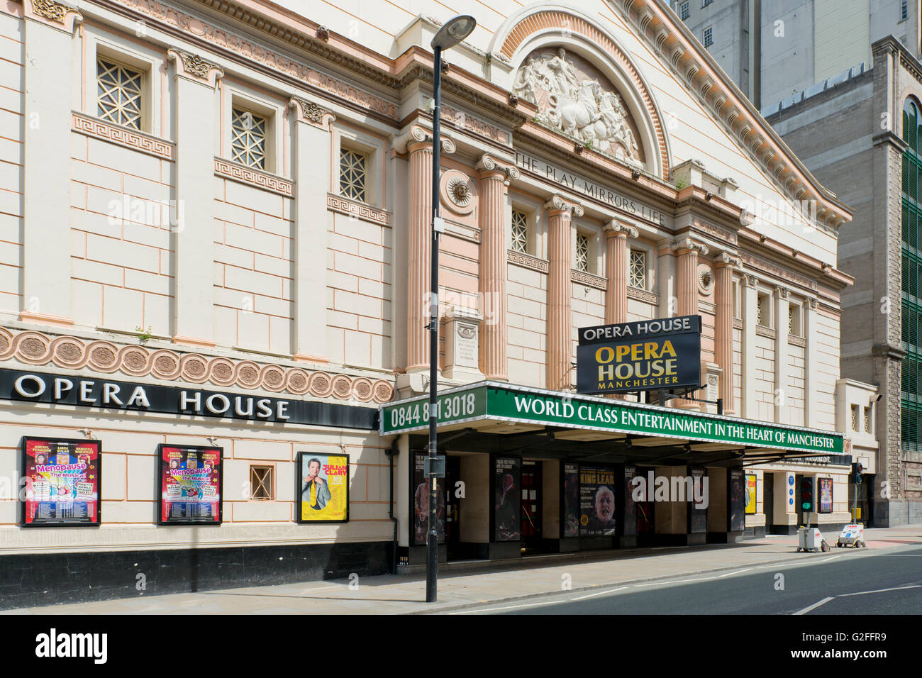 Das Opernhaus Theater an der Quay Street in Manchester, aufgenommen an einem sonnigen Tag im Sommer. Stockfoto