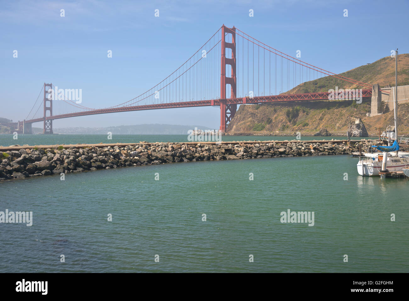 Die golden Gate Bridge in San Francisco Kalifornien Wind und Nebel. Stockfoto