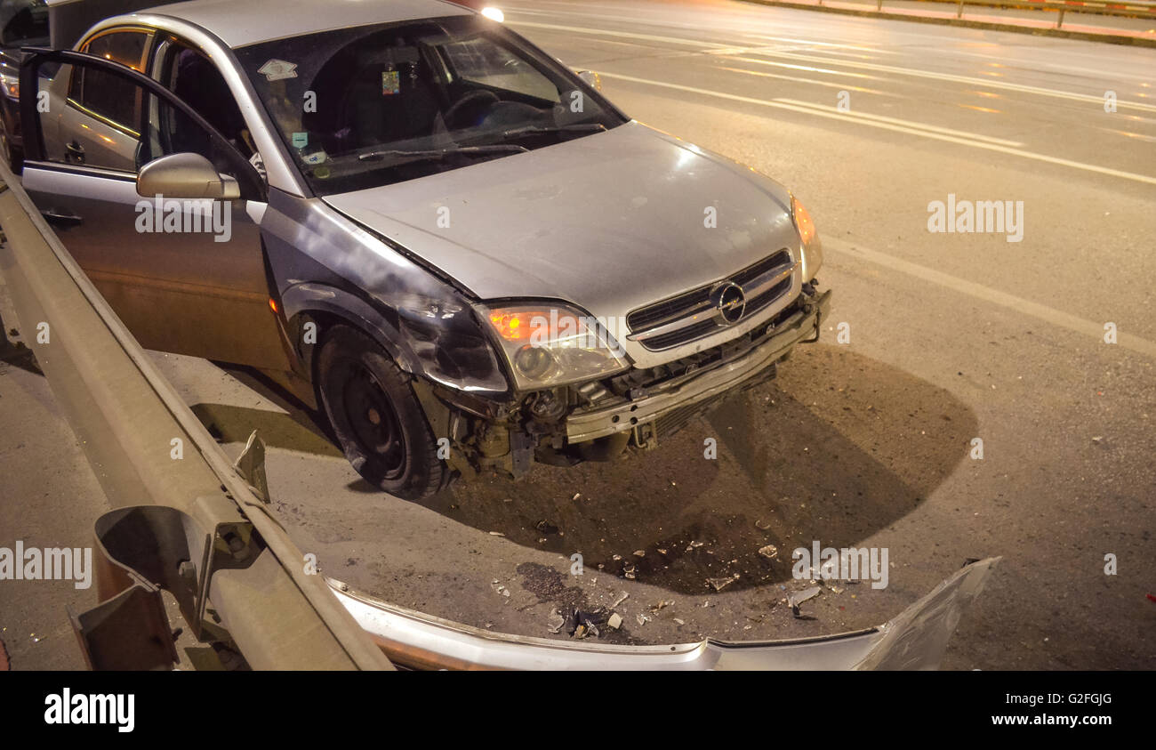 Front-End eines Fahrzeugs nach einem Autounfall Opel Stockfoto