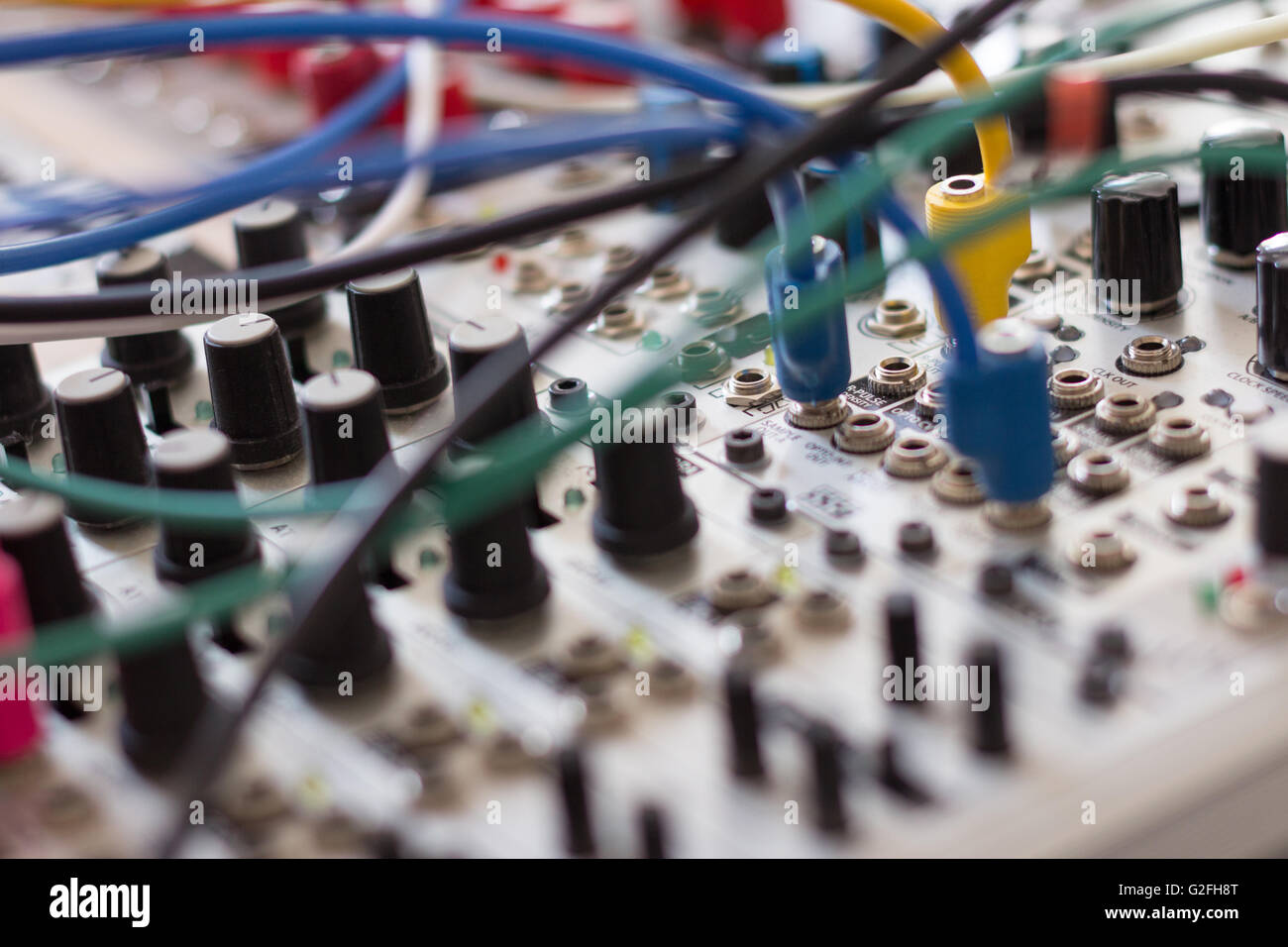Kabel und elektronische Makro - analog-synthesizer Stockfoto