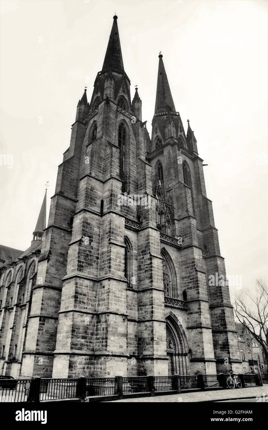 Elisabethkirche in der mittelalterlichen Stadt Marburg, Deutschland. Die Kirche enthält auch das Grab von Paul von Hindenburg und seine Frau Stockfoto