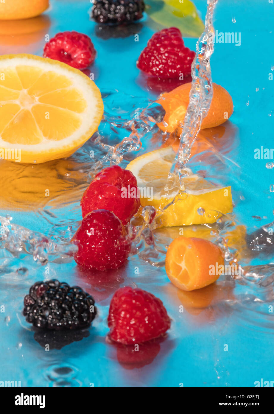 Frisches Obst und Wasser Spritzen Stockfoto