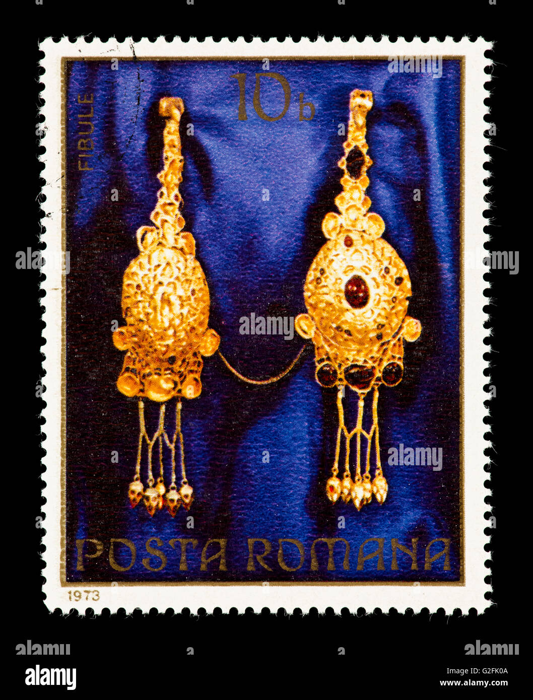 Briefmarke aus Rumänien, Fibeln, römische gold Artefakte von Pietroasa, vierten Jahrhundert n. Chr. darstellen. Stockfoto