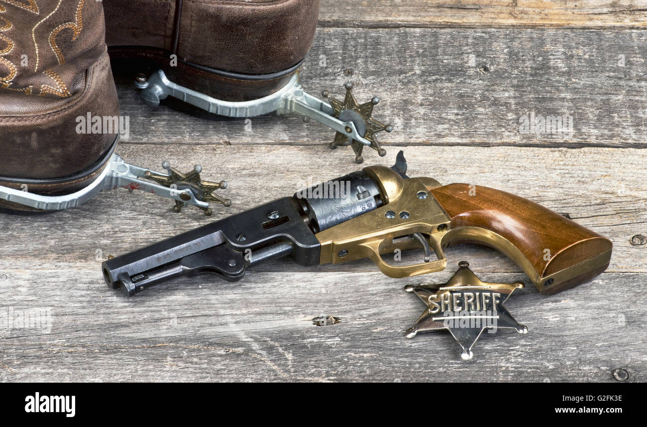 Alten westlichen Pistole, Abzeichen, Sporen und Cowboy-Stiefel. Stockfoto
