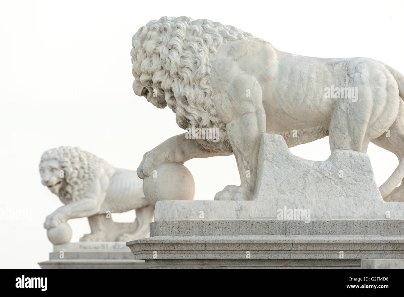 St. Augustine, Florida Bridge of Lions Funktionen zwei weiße Carrara Marmor Medici Löwen am Fuße der Brücke auf der A1A. Stockfoto